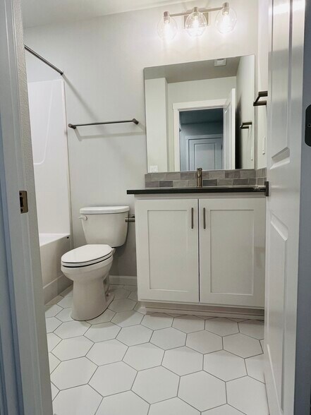 Building Photo - 8206 SE Leafhopper St