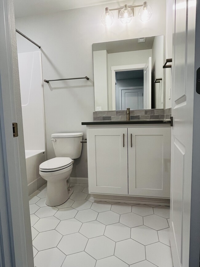 Building Photo - 8206 SE Leafhopper St