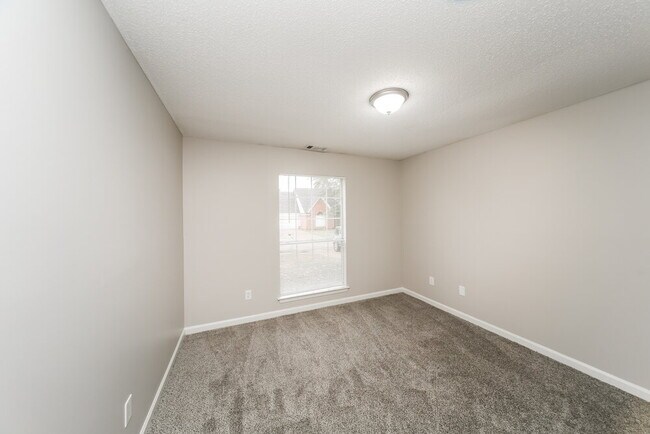 Building Photo - 5637 Morning Flower Dr