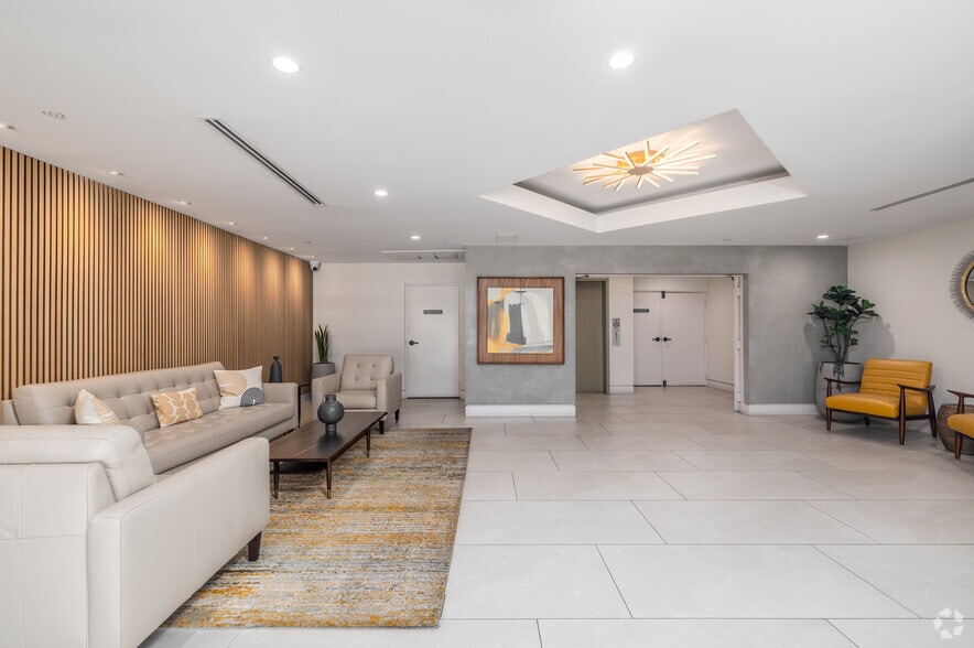 Lobby Photo - Palm Court Apartments