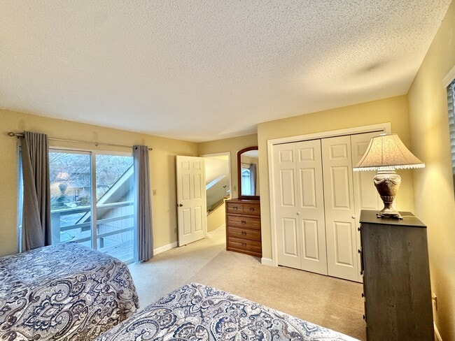 Building Photo - 308 Chota View Pl