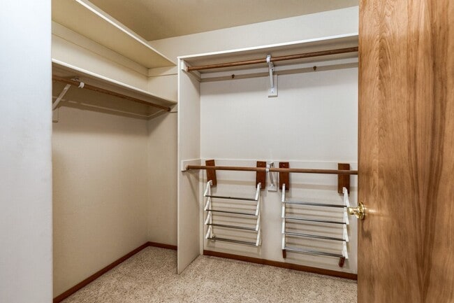 Building Photo - Mountain Meadows 2 Bedroom, 2 Bath Condomi...