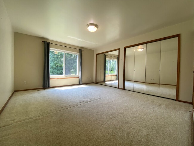 Building Photo - 23589 Hickory Grove Ln