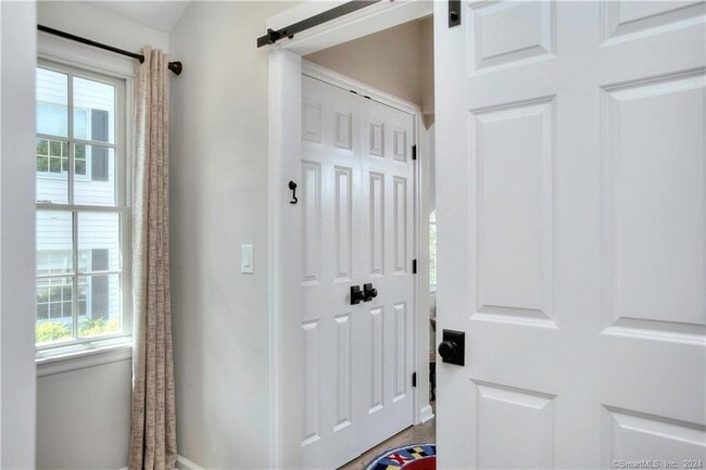 Building Photo - 1 Otter Trail