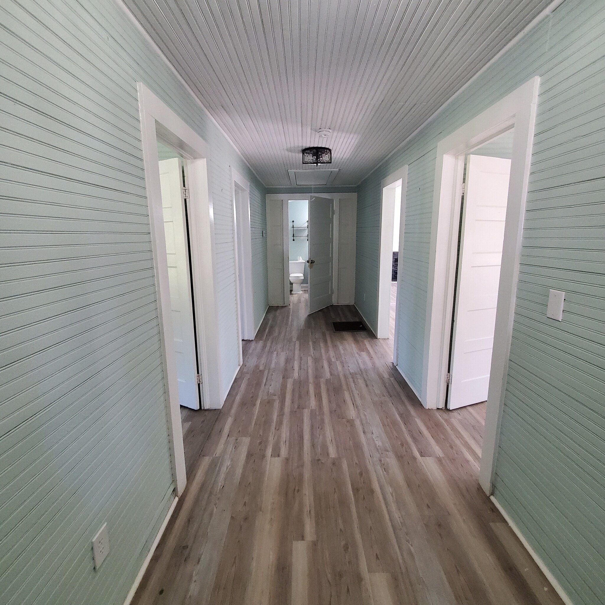 Foyer - 1423 Lucas St