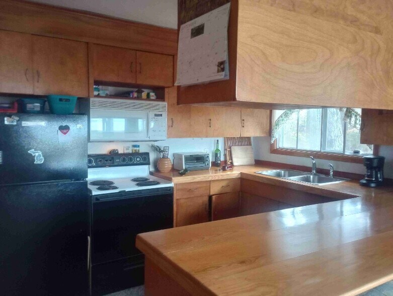 Building Photo - 6873 E Houghton Lake Dr