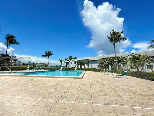 Building Photo - 1044 S Independence Dr