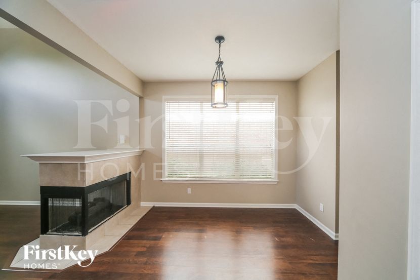 Building Photo - 10432 Kensington Cir