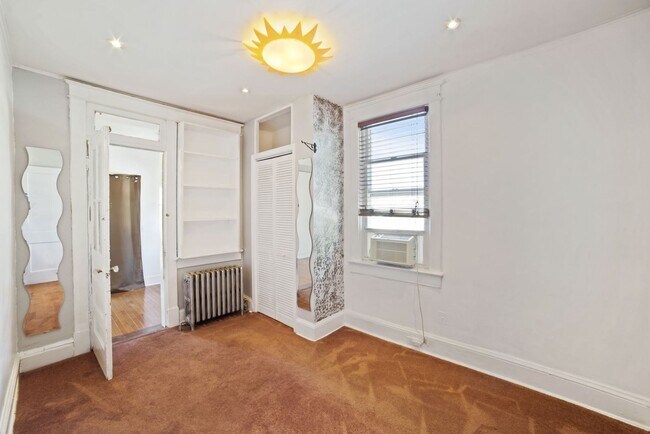 Building Photo - Available Now!  // 3bedroom 2.5 bathroom C...