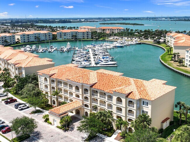 Building Photo - 17 Harbour Isle Dr W