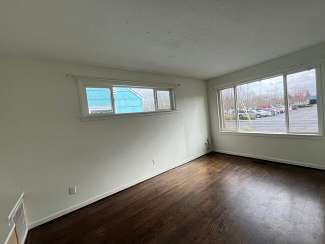 Building Photo - Cozy 3 bed 1 bath Home in Brentwood-Darlin...