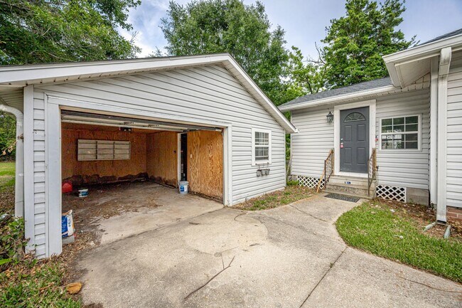 Building Photo - Cute 2 Bed 1 Bath in Pascagoula