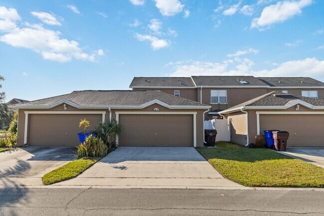 Building Photo - Beautiful Townhome with Private Courtyard & 2-Car Garage Near Lake Nona