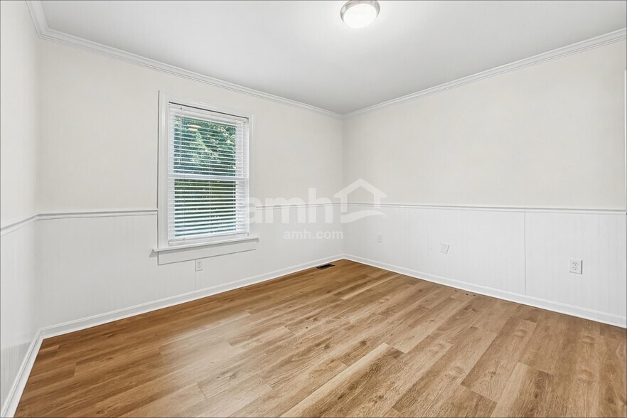 Building Photo - 2113 Lynwood Pl