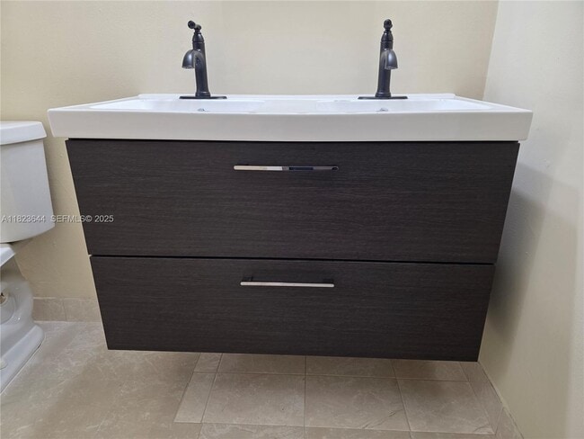 Building Photo - 13716 SW 90th Ave