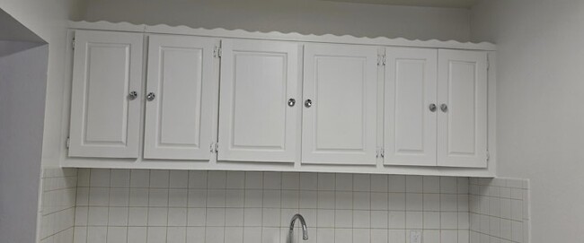 Building Photo - 300 S 5th St