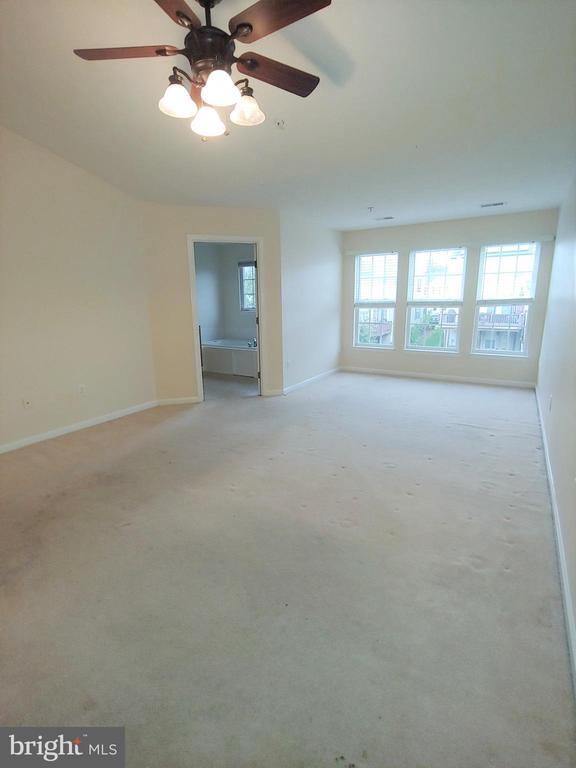 Building Photo - 912 Glaze Ct