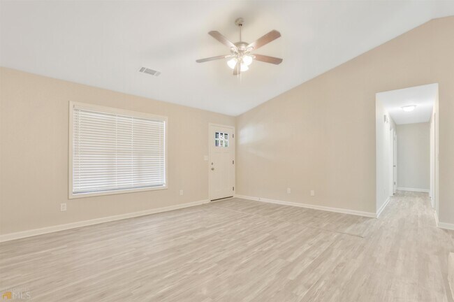 Building Photo - 5328 Memorial Ln SW