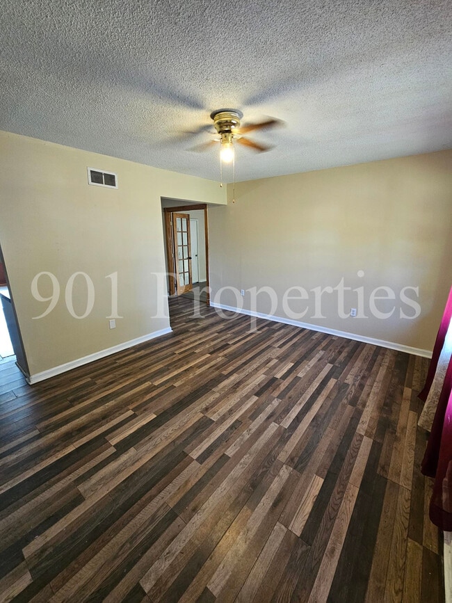 Building Photo - 9018 Moss Point Dr
