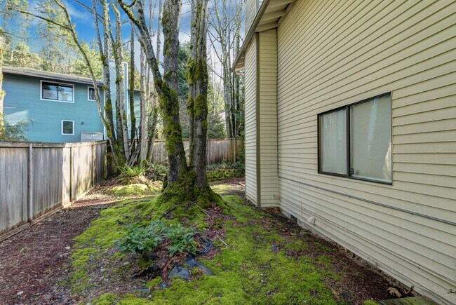 Building Photo - 5180 Highland Dr