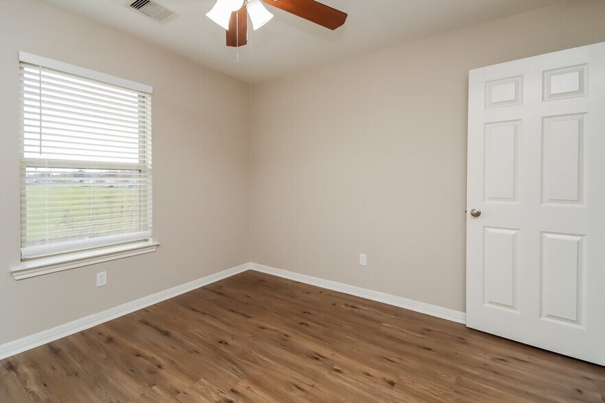 Building Photo - 5326 Rio Dr