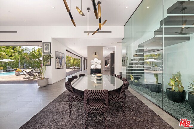 Building Photo - 9570 Sunset Blvd