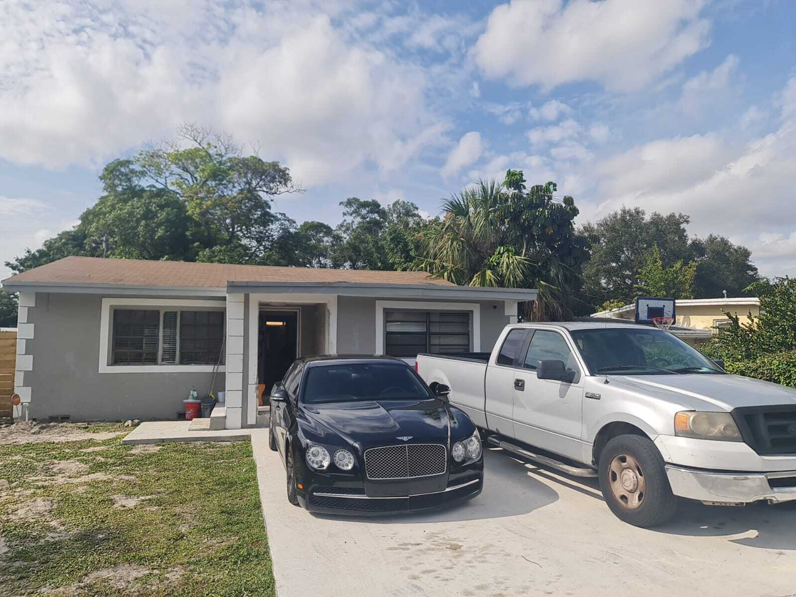 Building Photo - 103 NW 28th Way