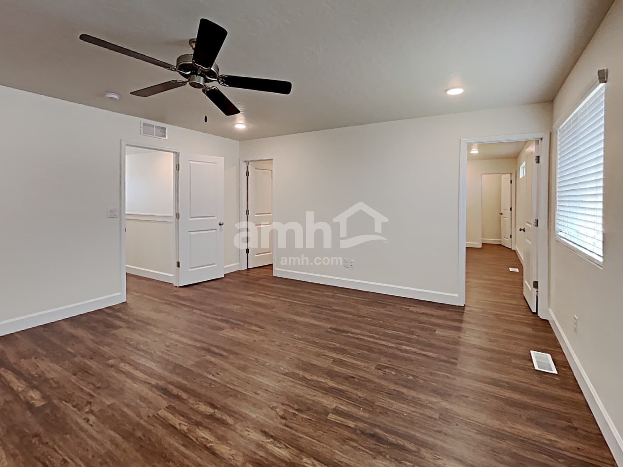 Building Photo - 884 N Garnet Creek Ave