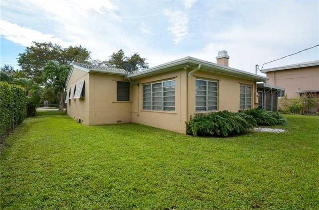 Large Back Yard with Coconut and Banana Trees - 6515 SW 48th St