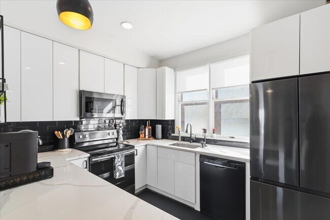 Building Photo - 109 Shearwater Ct E