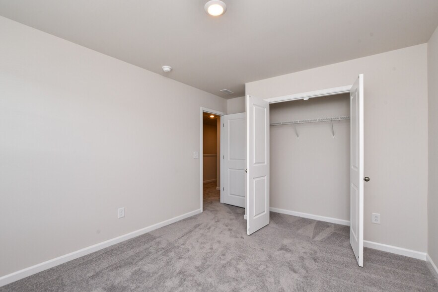 Building Photo - 18 Twiggs Ln