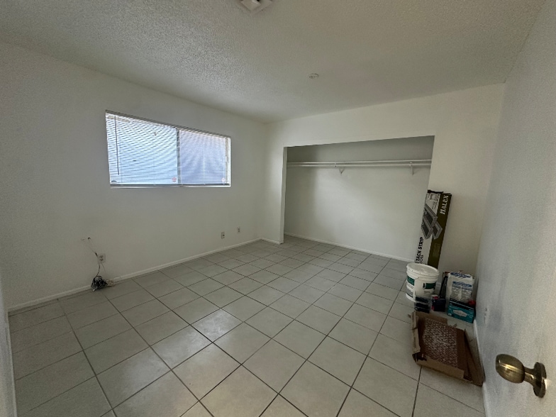 Building Photo - 2508 E Mesquite Ave