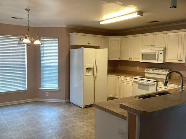 Building Photo - Outstanding Four Bedroom Home Approximately Ten Minutes Away from Ft. Jackson!