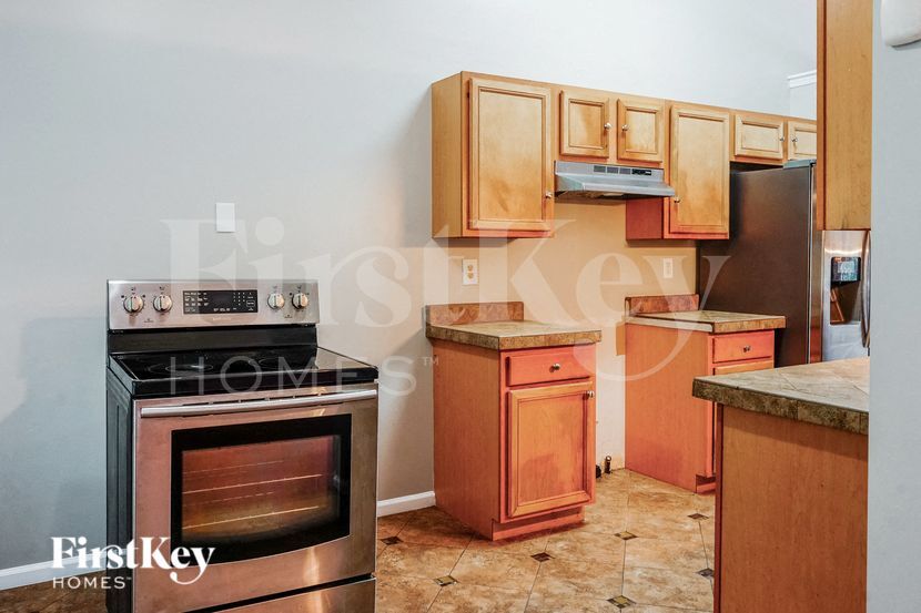 Building Photo - 8439 Browns Mill Trce