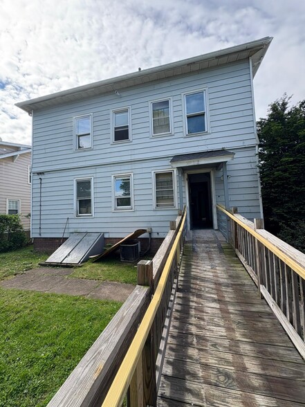 Building Photo - 75 2nd St