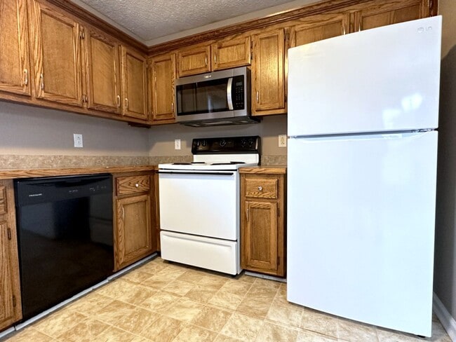 Building Photo - Single-Family in Oak Grove, KY--Deck and Large Backyard!