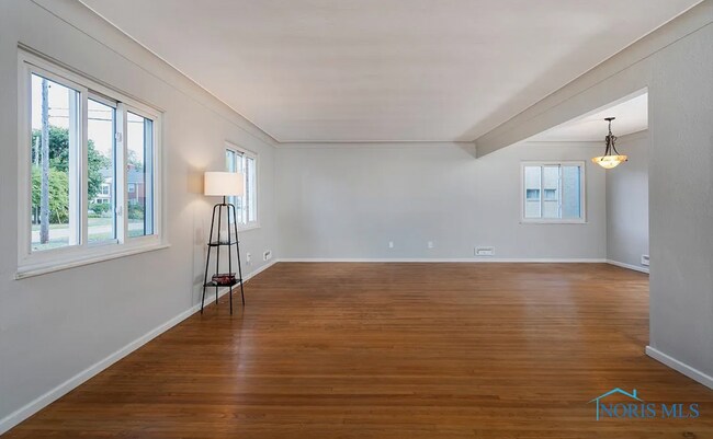 Building Photo - 4033 Hillandale Rd