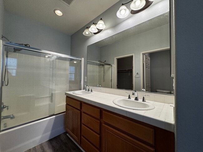 Building Photo - Murrieta 2 bedroom townhome with office fo...