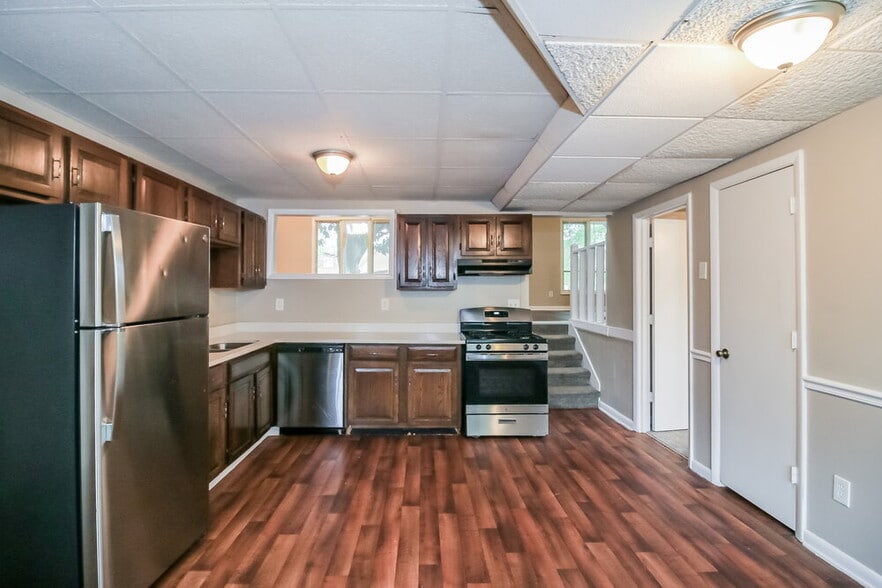 Building Photo - 2112 Golfview Dr SE