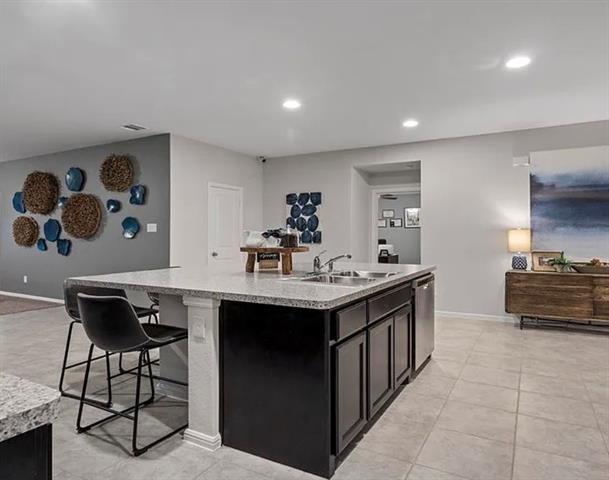 Building Photo - 620 W 1st St