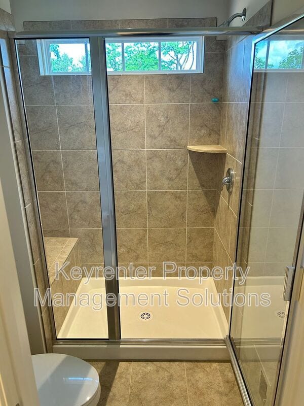 Building Photo - 213 Willowshire Ct