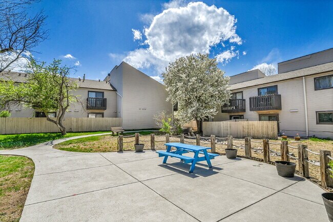 Building Photo - $1,195 - 1 Bed, 1 Bath Condo in Denver wit...