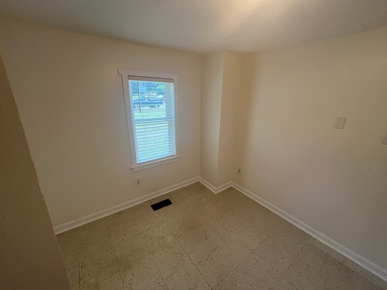Bed Rm 2 - 328 Tyrone St