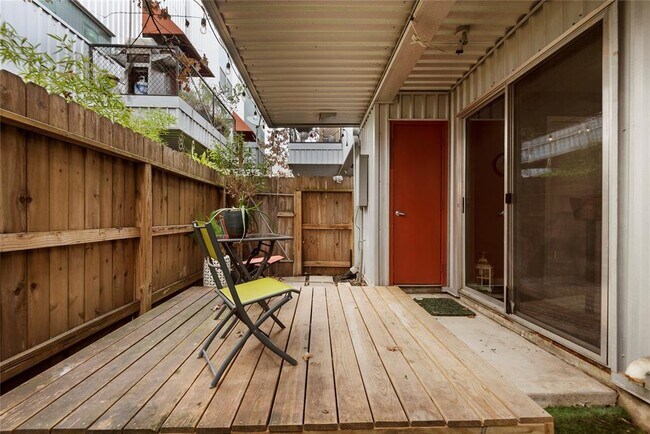 Building Photo - 3044 Commerce St