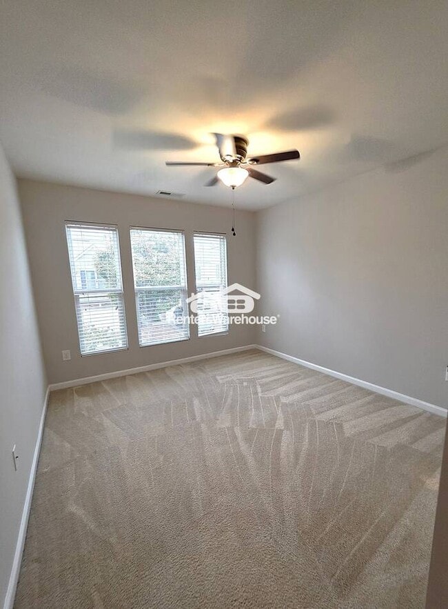 Building Photo - Beautiful 3-bedroom townhome in North Rale...