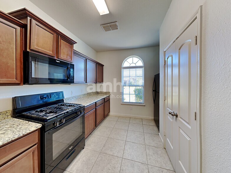 Building Photo - 8920 Blackhaw St
