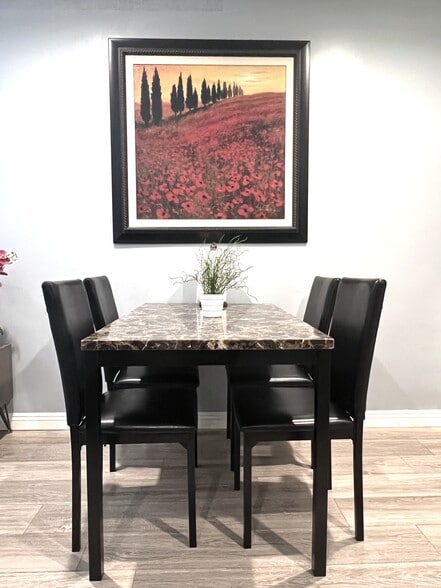 Building Photo - 515 N Azusa Ave