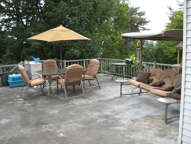 Building Photo - Beautiful 3 bedroom Home in Mt. Lebanon
