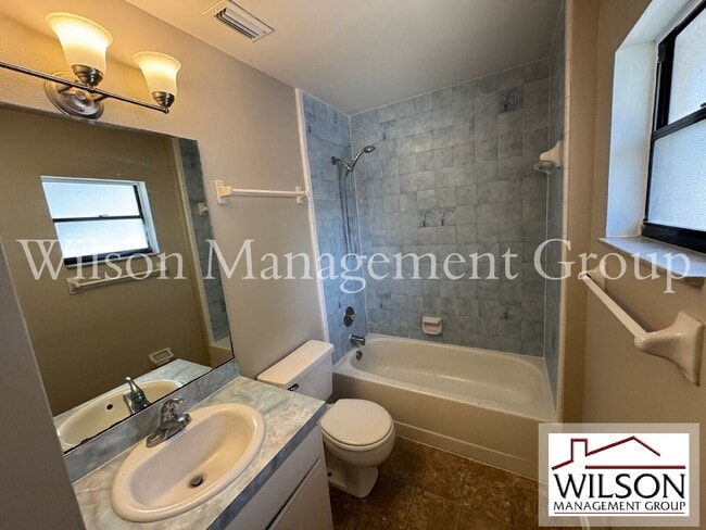 Building Photo - 701 Kings Cove Ct