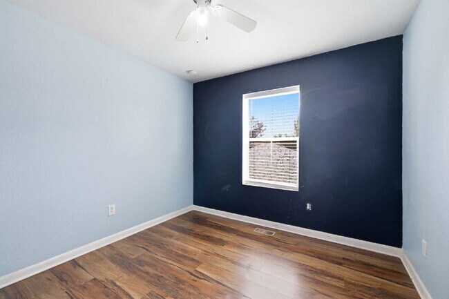 Building Photo - Spacious 5-Bed Retreat with Modern Updates in Aurora. Included - Greenhouse and Shed!